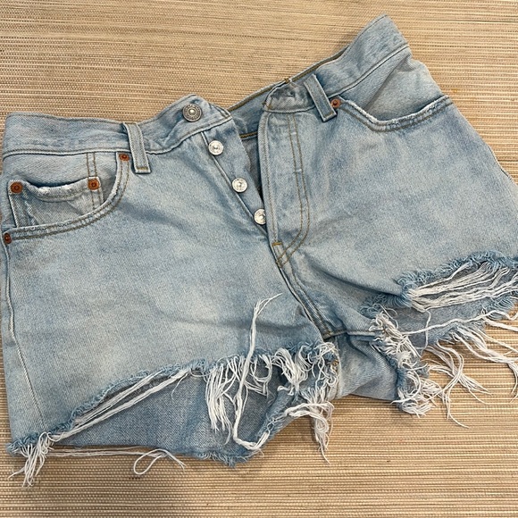 Levi’s Shorts - Picture 2 of 3